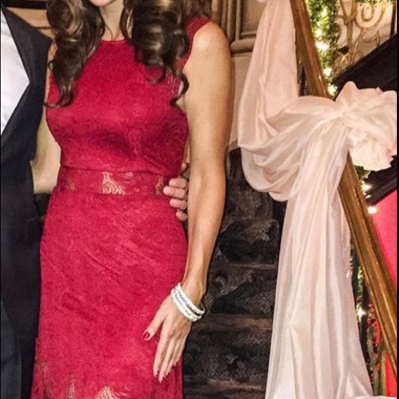 MARCIANO RED LACE GOWN - Picture 11 of 11